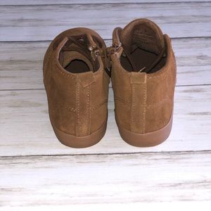 GAP Shoes - Gap Kids Tan Suede Boots - Size 9 Toddler GAP Shoes - Gap Kids Tan Suede Boots - Size 9 Toddler